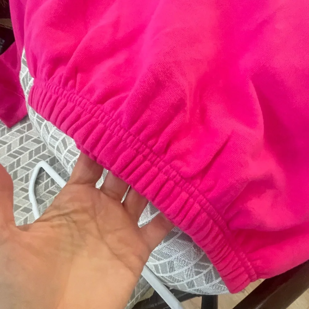 ALO Yoga Devotion Cree Neon Pink Cropped Top - Picture 6 of 6